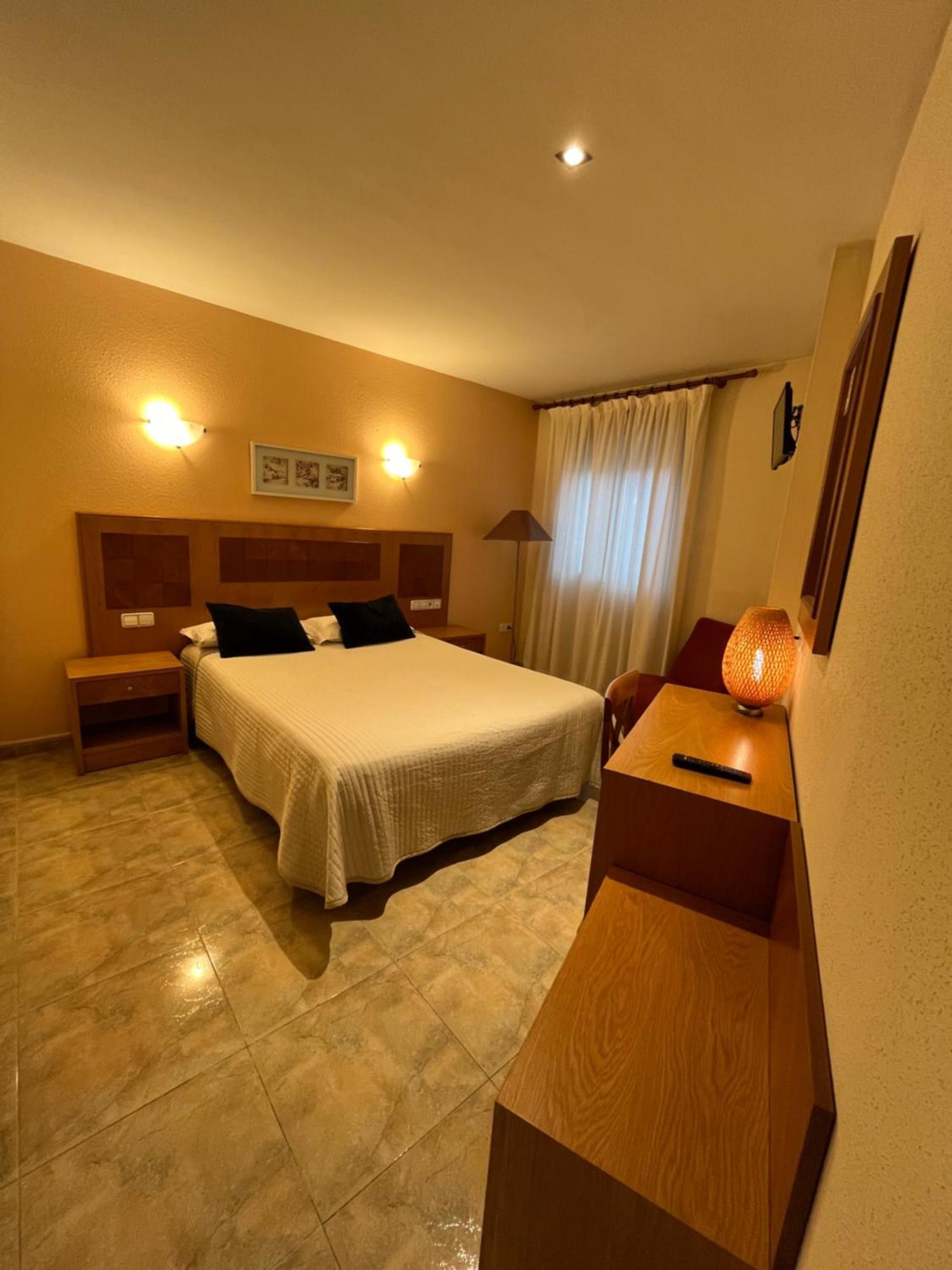 Hostal Azul El Molar Exteriör bild